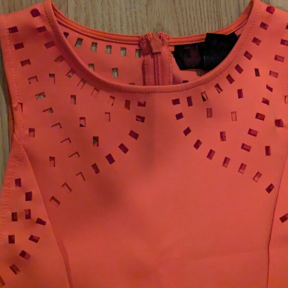 Flattering Coral Dress - Picture 4 of 7